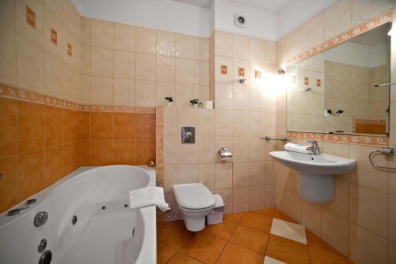 3 Bedrooms Apartment Zoliborz Gwiazdzista วอร์ซอ ภายนอก รูปภาพ